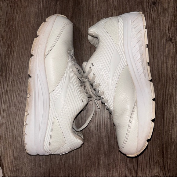 Brooks Shoes - Brooks Addiction Walker 2 White- Size 7